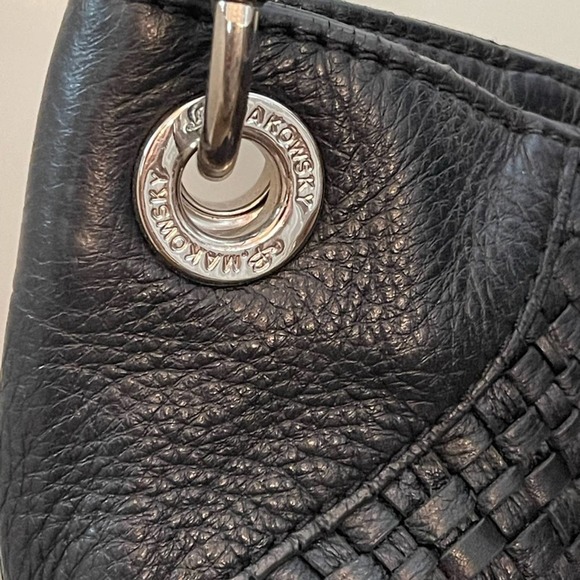 B Makowsky Large Black Leather Shoulder Bag - Picture 5 of 13